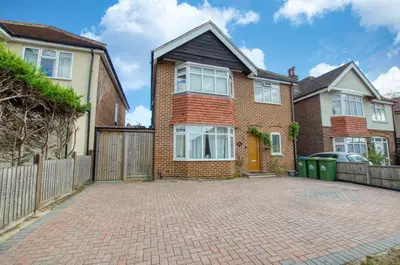 208 Peartree Avenue, Bitterne, Southampton, Hampshire, SO19 7RB