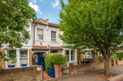 9 Clifton Park Avenue, London