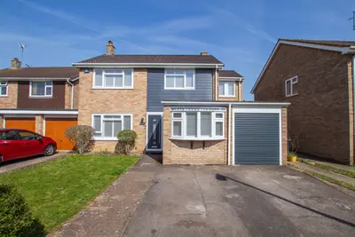 Volunteer Road, Theale, RG7