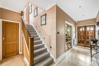 Creighton Avenue, London, N2