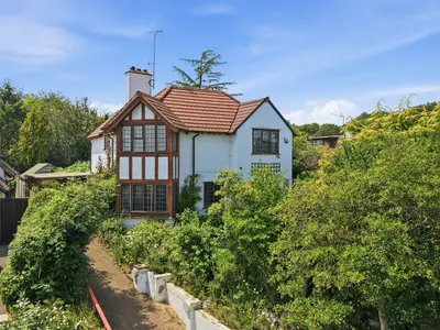 Connaught Hill, Loughton, IG10