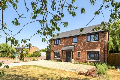 Raven Crescent, Westcott, HP18