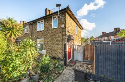 St. Albans Grove, Carshalton, SM5