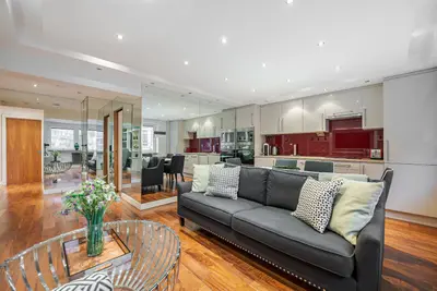 Hans Crescent, Belgravia, London, SW1X