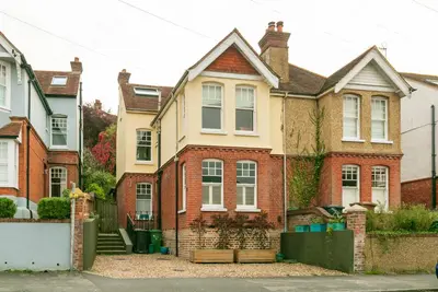 Wodeland Avenue, Guildford, GU2
