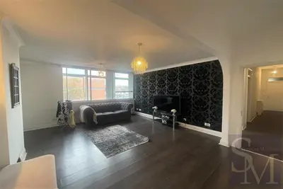 High Road, Loughton, IG10
