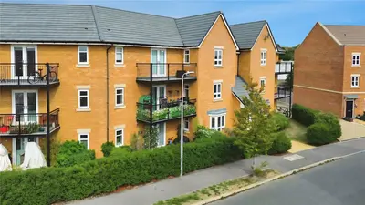 Home Straight, Newbury, RG14