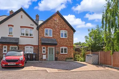 Montague Mews, Northchurch, HP4