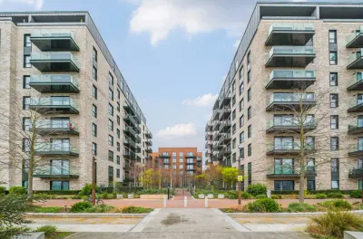 Greenleaf Walk, Southall, UB1