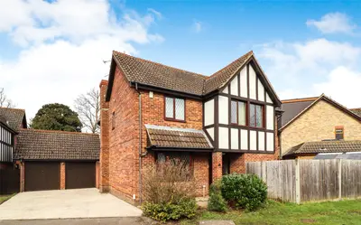 Tamworth Drive, Fleet, Hampshire, GU51 2UW