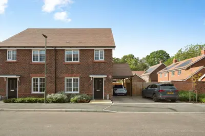 Yew Close, East Horsley, KT24
