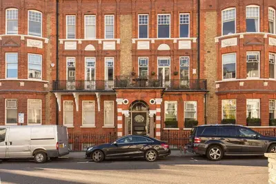 Wynnstay Gardens, London, W8
