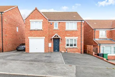 Seven Hill Way, Morley, West Yorkshire, LS27