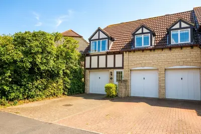 Dewfalls Drive, Bradley Stoke, BS32