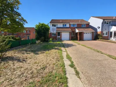 Brambles Farm Drive, Uxbridge