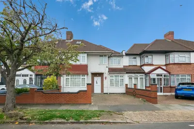 Crosslands Avenue, Norwood Green