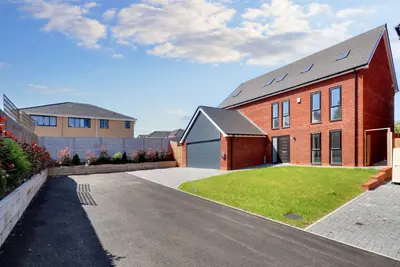 Cleves Gardens, Leicester, LE2