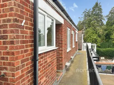 Elm Grove Road, Farnborough, GU14