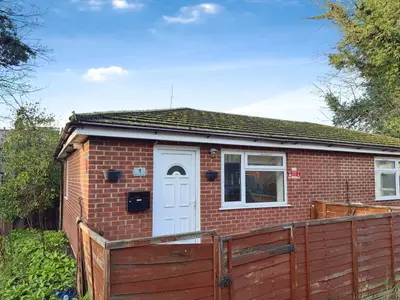 Brantwood Studios, rear of 44 Brantwood Road, Luton, LU1 1JJ