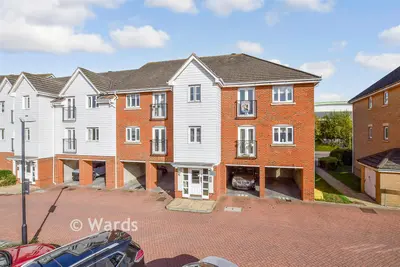 Sherwood Avenue, Larkfield, ME20