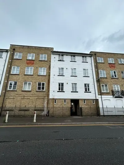 Russell Quay, Gravesend, DA11