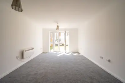 6 Luton Road, London