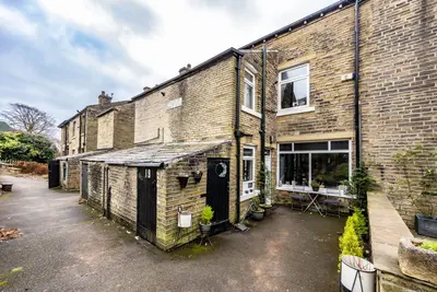 19 The Wells, Trimmingham, Halifax