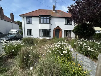 Links Avenue, Felixstowe, Suffolk, IP11 9HD