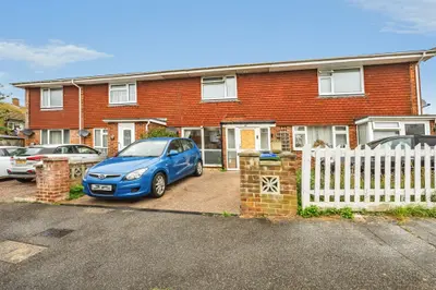 Hythe Crescent, Seaford, BN25