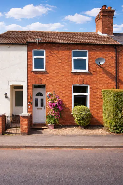 Wellingborough Road, Earls Barton, Northampton, NN6 0JS