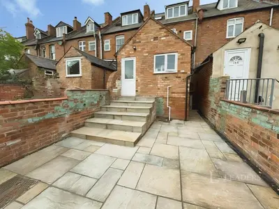Emscote Road, Warwick, CV34