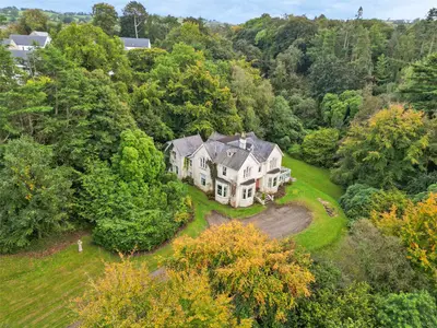 Glenlyon, Victoria Road, Holywood, County Down, BT18 9BG