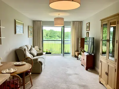 Old Schools Lane, Epsom, KT17
