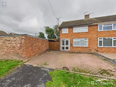 Finmere Crescent, Aylesbury, HP21 9DG