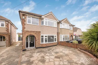 Garry Close, Romford, RM1