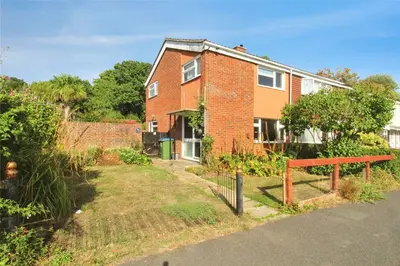 Barnes Close, Sarisbury Green, Hampshire, SO31