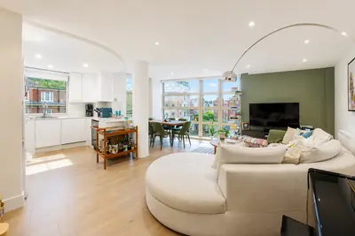Consort Rise, Buckingham Palace Road, London, SW1W