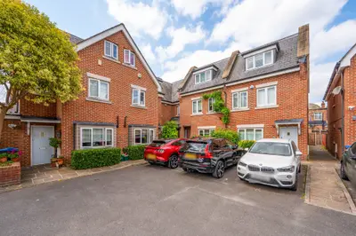 4 Firman Close, New Malden