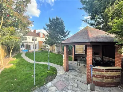 Monmouth Avenue, South Woodford, Greater London E18 1NU