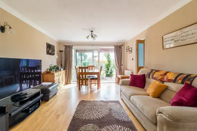 142 Northfield Road, Ringwood, Ringwood, BH24 1SU