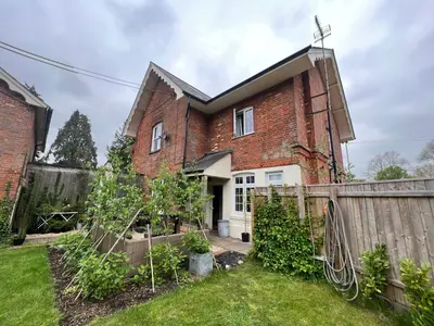 Mainstone, Romsey, SO51