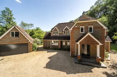 Moor Park Way, Farnham, Surrey, GU9