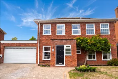 St. Judes Close, Englefield Green, TW20