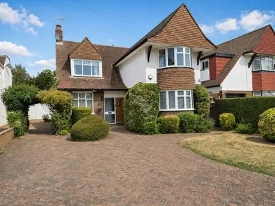 Cavendish Drive, Edgware HA8 7NS