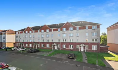 2/1, 14 Old Castle Gardens, Cathcart, G44 4SR