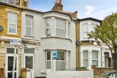 First Avenue, London, E17