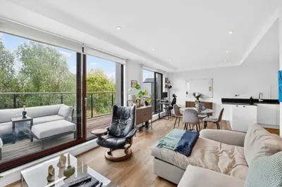 Knaresborough Drive, London, SW18