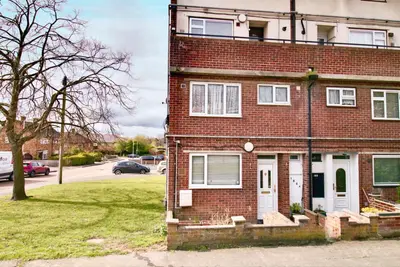 Petersfield Avenue, Romford, RM3 9PH