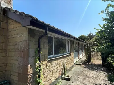Institute Hill, Niton, PO38