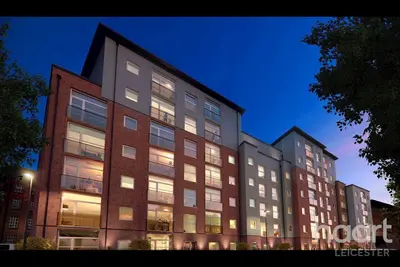 Aria Apartments, LE1